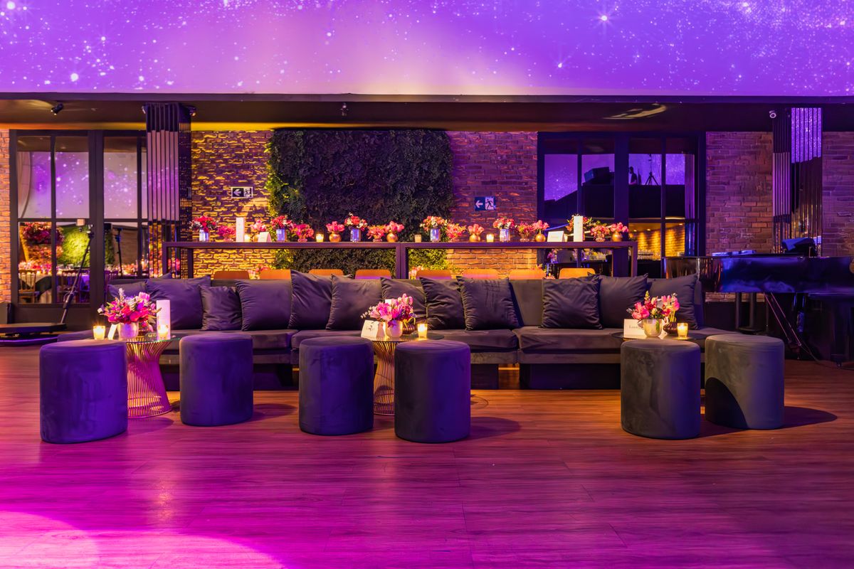 Welcome To The Luxury Vintage Experience